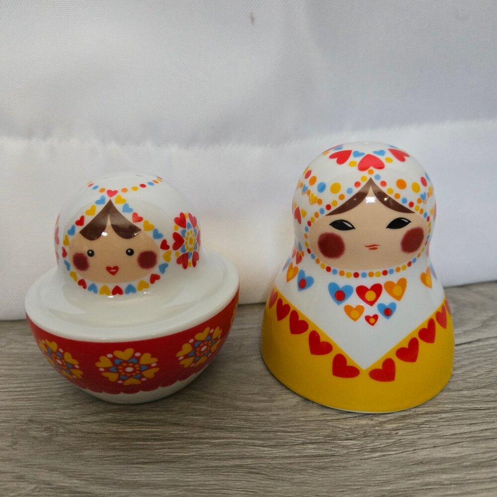 NWOT - Nesting Salt & Pepper Shaker - Picture 2 of 5